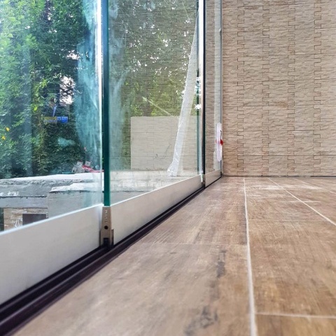 Безрамные каркасные системы для балконных ограждений, производитель Польша