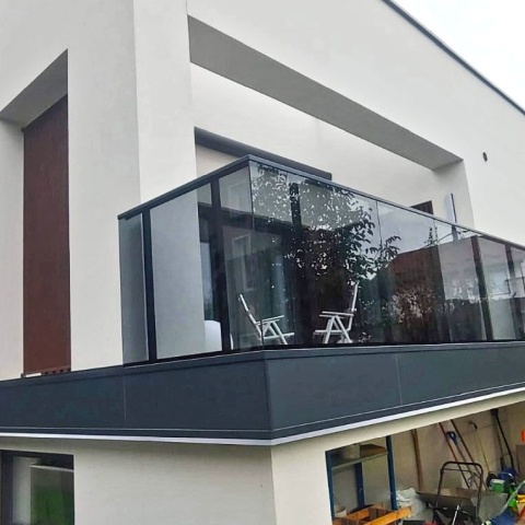 Безрамные каркасные системы для балконных ограждений, производитель Польша