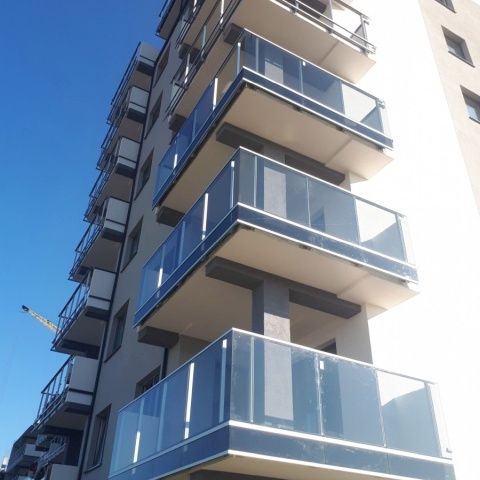 Безрамные каркасные системы для балконных ограждений, производитель Польша