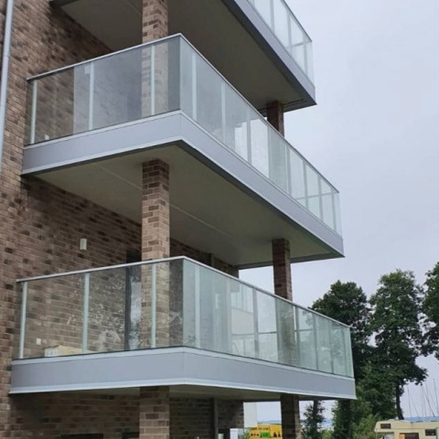 Безрамные каркасные системы для балконных ограждений, производитель Польша