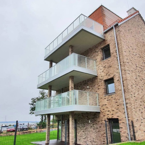 Безрамные каркасные системы для балконных ограждений, производитель Польша