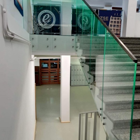 Безрамные каркасные системы для балконных ограждений, производитель Польша