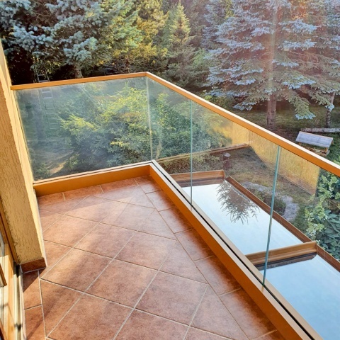 Безрамные каркасные системы для балконных ограждений, производитель Польша