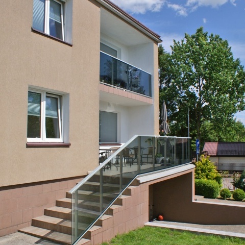 Безрамные каркасные системы для балконных ограждений, производитель Польша